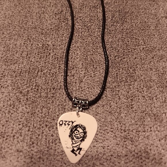 OZZY OSBOURNE STRAIT JACKET GUITAR PICK NECKLACE - Picture 1 of 1